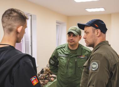 Директор Центра «ВОИН» закрыл третью смену «Время юных героев» в Мурманской области