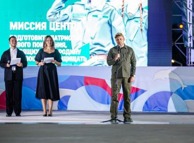 Директор Центра «ВОИН» Дмитрий Шевченко открыл вторую смену «Время юных героев» на базе ВДЦ «Океан» во Владивостоке