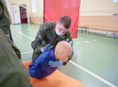 Курсанты Центра «ВОИН» показали, как правильно оказывать первую помощь