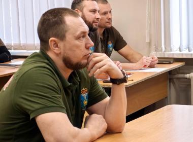 Артем Катулин лично принял экзамен по тактической медицине у псковских курсантов