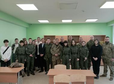 Центр «ВОИН» в ДНР организовал для школьников уникальный урок мужества и правды